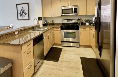 Pacific Terrace Condo | Large Luxury Gaslamp Condo with Pool, In-Unit W/D, & Parking