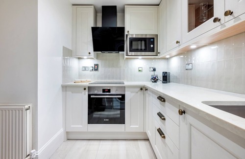 Bayswater Apartment | Large Luxury Hyde Park Apartment With Balcony
