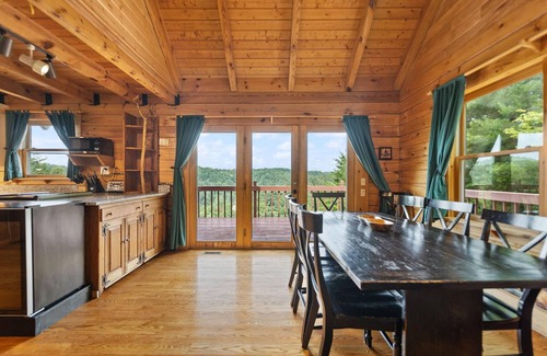 Zoe Cabin | Large Luxury Log Cabin, Sleeps-13, Spectacular view! Loaded with ammenities!