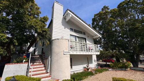 Sunset Park House | Large Luxury Studio with View in Santa Monica
