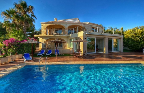 Aduanas Villa | Large luxury villa with spectacular seeview, for 8 persons.