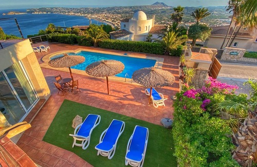 Aduanas Villa | Large luxury villa with spectacular seeview, for 8 persons.