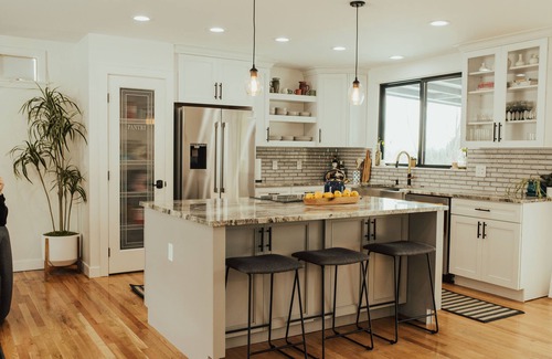 Collister House | Large Mid-Century Modern! A canal-side gem in the North End.