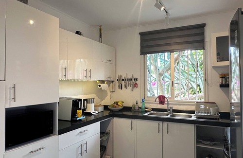 Pointe aux Canonniers Villa | Large modern house near Mon Choisy beach and close to shops