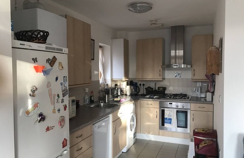 Hackney Apartment | Large modern 1 bed balcony flat in London Fields & Broadway Market Near Pool