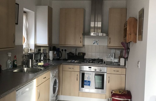 Hackney Apartment | Large modern 1 bed balcony flat in London Fields & Broadway Market Near Pool