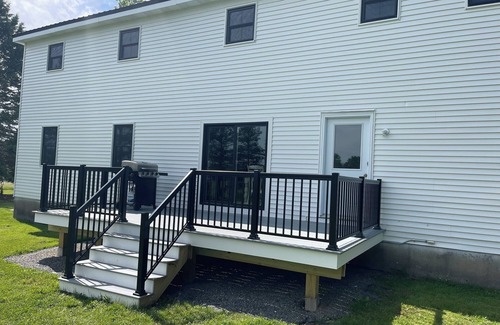 Brewer House | Large Modern Colonial Sleeps 12