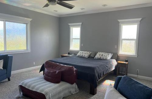 Keaau House | Large, Modern, Cozy Oasis near Seacliff Views - Central AC - Pets Ok