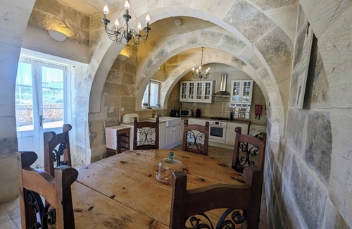 Victoria Other | Large modern farmhouse with private pool & BBQ, stunning views, perfect location