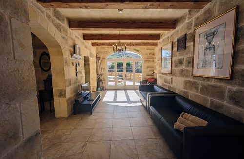 Victoria Other | Large modern farmhouse with private pool & BBQ, stunning views, perfect location