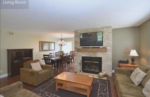 The Blue Mountains Apartment | Large modern ground floor condo at Mountain Walk