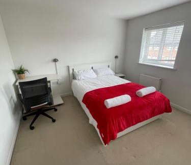 Stone House | Large Modern House Ideal for Work Stays & Groups