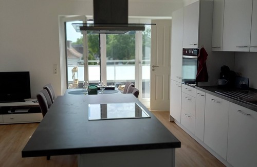 Uetersen Apartment | Large modern penthouse apartment with roof terrace