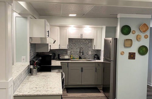 Prince George House | Large Modern pet Friendly Suite With Central A/C