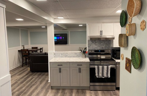 Prince George House | Large Modern pet Friendly Suite With Central A/C