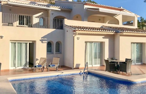 Alcalali House | Large modern villa in quiet surroundings with large private pool.