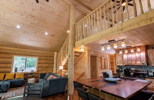 Garfield House | Large Mountain Cabin- Room for Multi Family-New Hot tub!