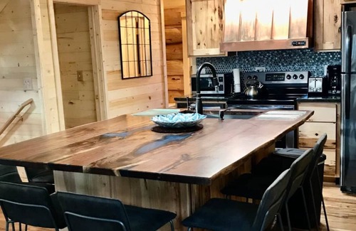 Garfield House | Large Mountain Cabin- Room for Multi Family-New Hot tub!