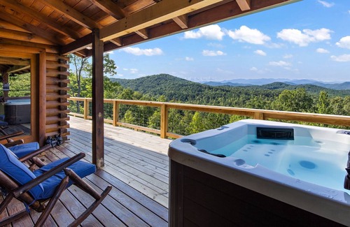 Vein Mountain Cabin | Large Mountain Getaway Cabin with Views