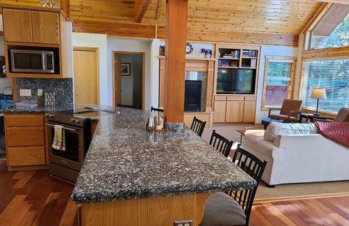Crescent Cabin | Large Mountain Home Near Crescent, Odell & Crater Lakes. Family Reunion Home!