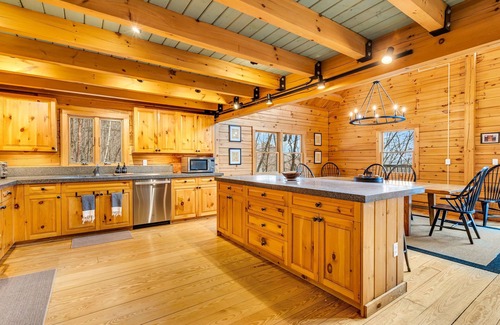 Sunday River Area Cabin | Large Mtn Cabin HotTub+GameRm Mins to Sunday River