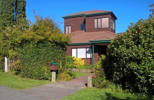Havelock North House | Large, multi-storey family home close to village.