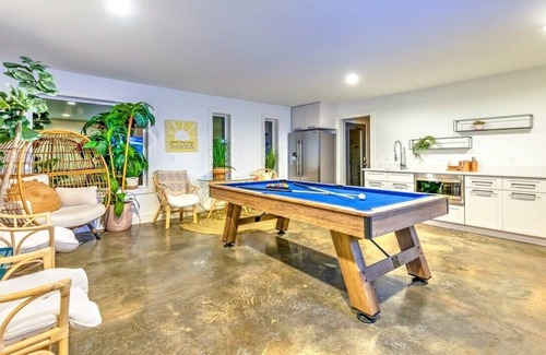 Berry Hill House | Large Music City Luxury Home *10 Beds* w/Hot Tub!