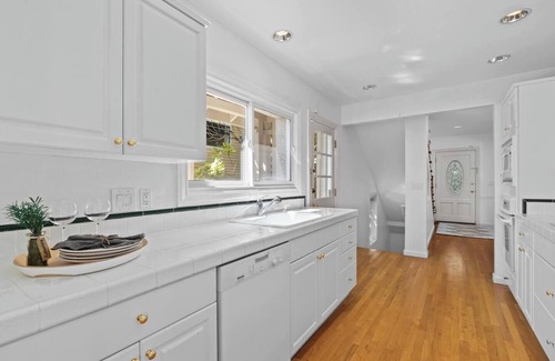 Stevens House | Large N Capitol Hill home for family retreat