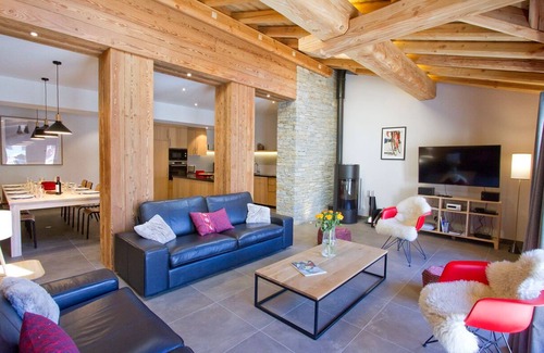 Les Deux Alpes Ski Chalet | Large new chalet in the center of Deux Alpes - indoor pool and sauna