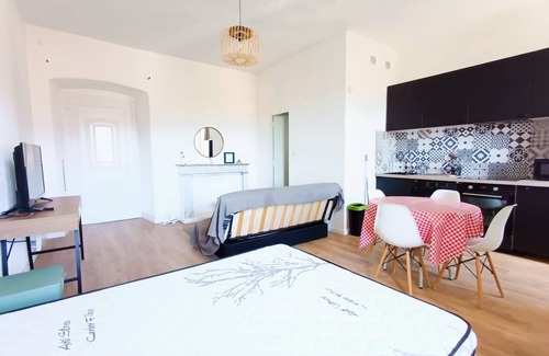 Corte Apartment | Large new studio 30 m2 full center 13 cours paoli wifi washing machine bright