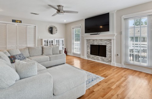 Milneburg House | Large NOLA Home 4 bedroom 3.5 bathroom!!!
