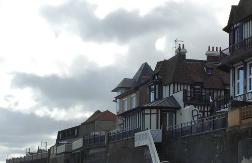 Langrune-sur-Mer Villa | Large Norman house right by the sea on the landing beaches