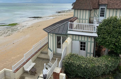 Langrune-sur-Mer Villa | Large Norman house right by the sea on the landing beaches