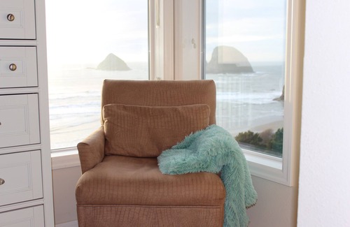 Oceanside House | Large Ocean View Home with Guest Quarters Close to the Beach Four Large Decks