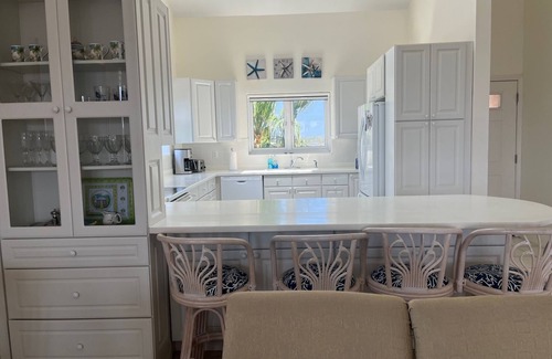 Bell Channel Bay Condo | Large Ocean View Penthouse with Private Beach