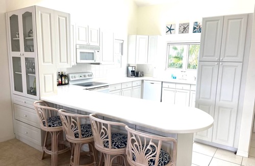 Bell Channel Bay Condo | Large Ocean View Penthouse with Private Beach