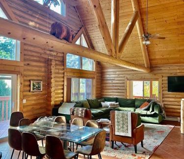 McCammon House | Large Off-Grid Luxury Cabin- creek land & views