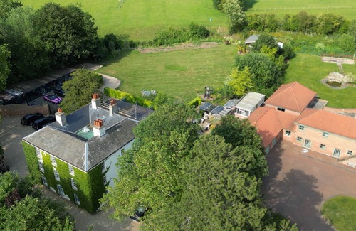 East Drayton Cabin | Large open plan cabin in Weston, Newark hot tub WiFi wood stove pets parking