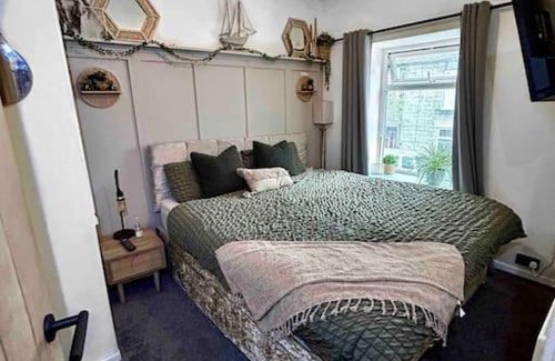 Hadfield House | Large Peak District National Park Holiday House