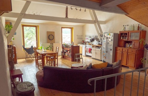 Die House | Large period house in the heart of town