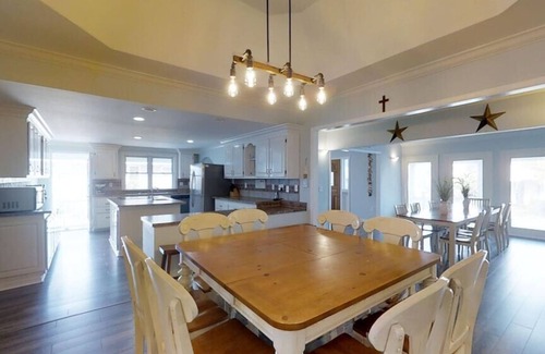 Inlet Harbour House | LARGE,Pool,pool table,Arcade,2 Golf Carts,6 Kayaks,free linen,Hot Tub,near beach