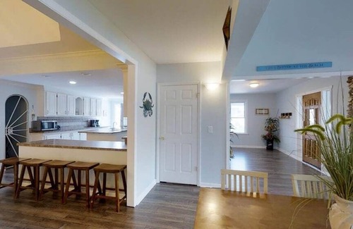 Inlet Harbour House | LARGE,Pool,pool table,Arcade,2 Golf Carts,6 Kayaks,free linen,Hot Tub,near beach