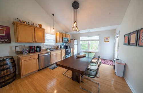 Taylorsville Cabin | ⭐Large Primary suite✦Balcony✦hot tub✦gated✦events⭐