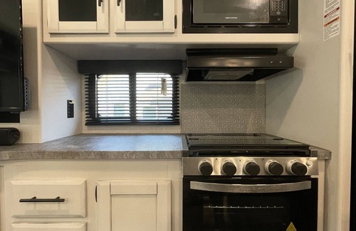 North San Antonio - SAT House | Large private 1bdrm RV near Medical Center in San Antonio