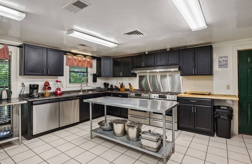 Sevierville Cabin | Large Private Douglas Lake Lodge- 12 acres- Sevierville