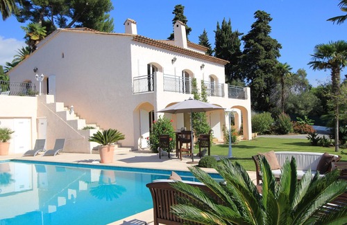 Antibes Apartment | Large Private garden apartment LIKE RENTING A VILLA