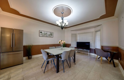 Lower Sumas Mountain House | Large private home w/Pool, Hot Tub, Poker table, Pool Table, Karaoke Sleeps 19