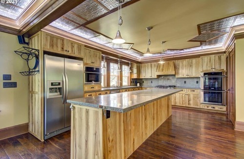 Clatskanie House | Large private home with dock on Beaver Creek. n