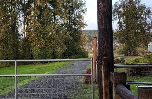 Clatskanie House | Large private home with dock on Beaver Creek. n