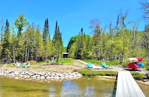 Central Lake House | Large Private Lakefront Home w/HOT TUB. SWIM/BOAT/SKI/RELAX! Open year-round!